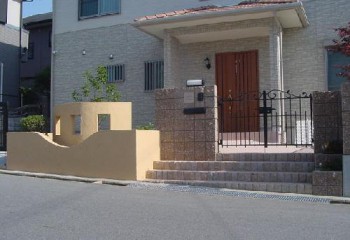 小野市　外構工事　リブブロックと塗り壁の門袖　Ｍ様邸　