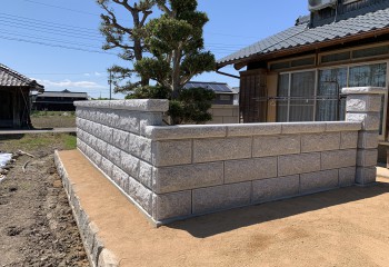 小野市　外構リフォーム工事　古い塀を撤去して御影石で塀を作りました。